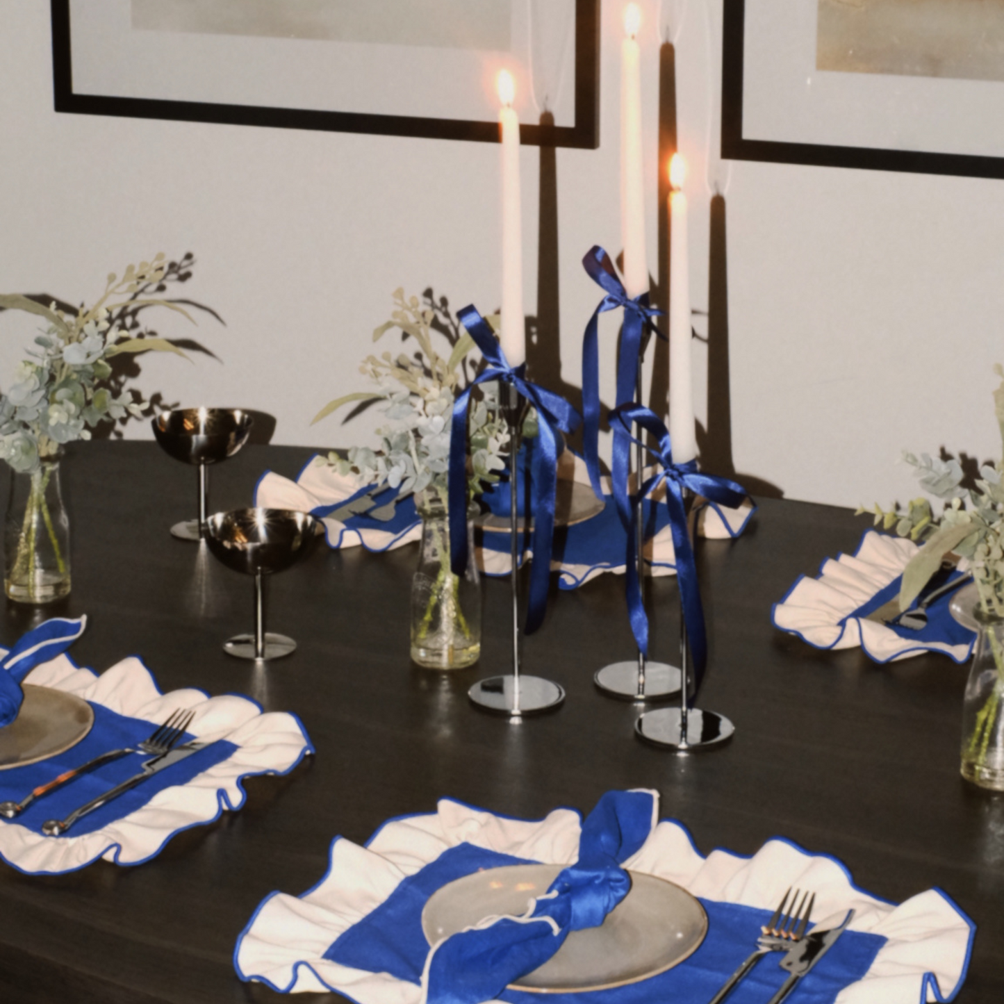 ruffled placemat royal blue & cream