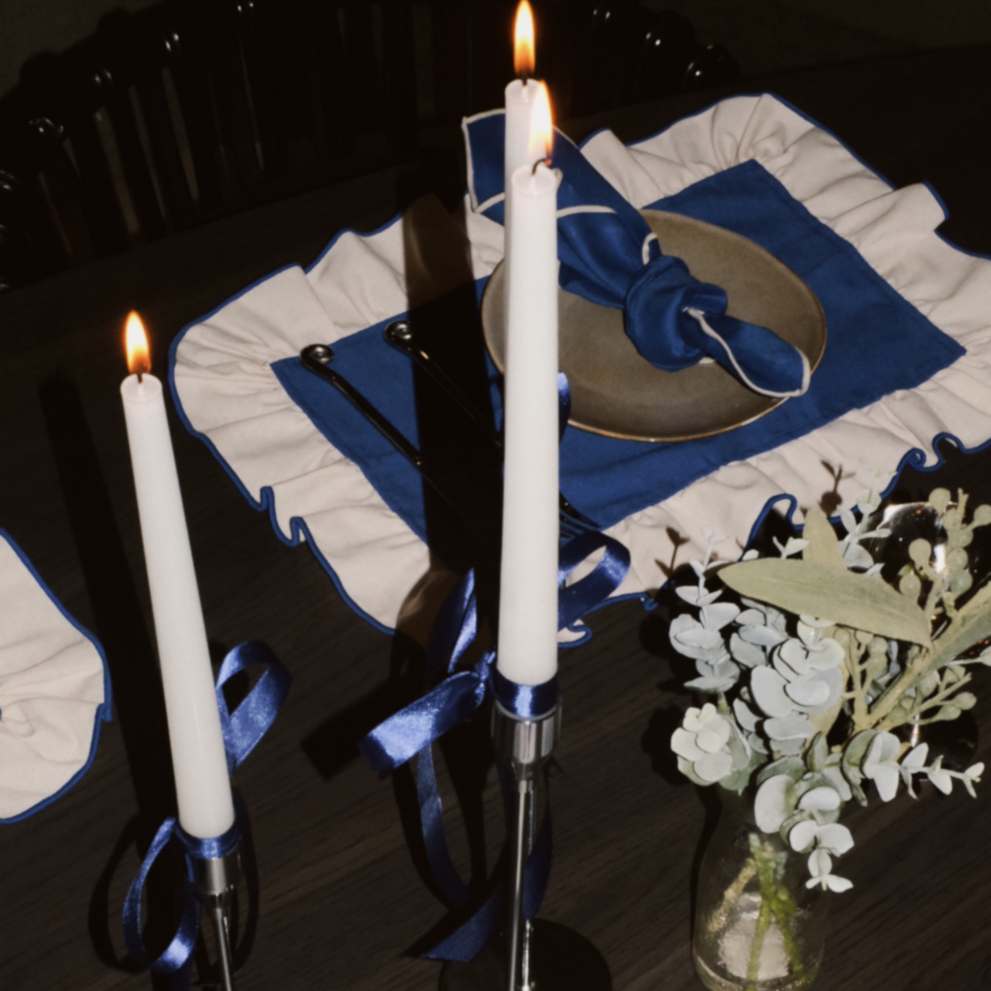 ruffled placemat royal blue & cream