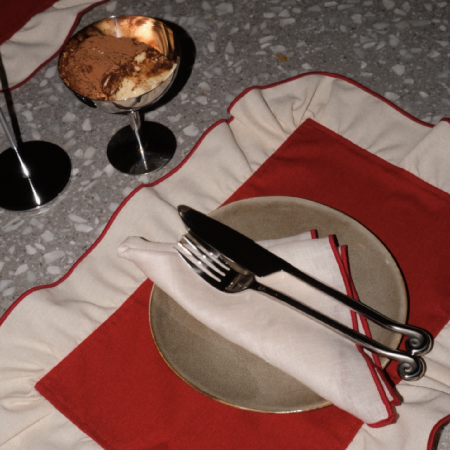 ruffled placemat red & cream