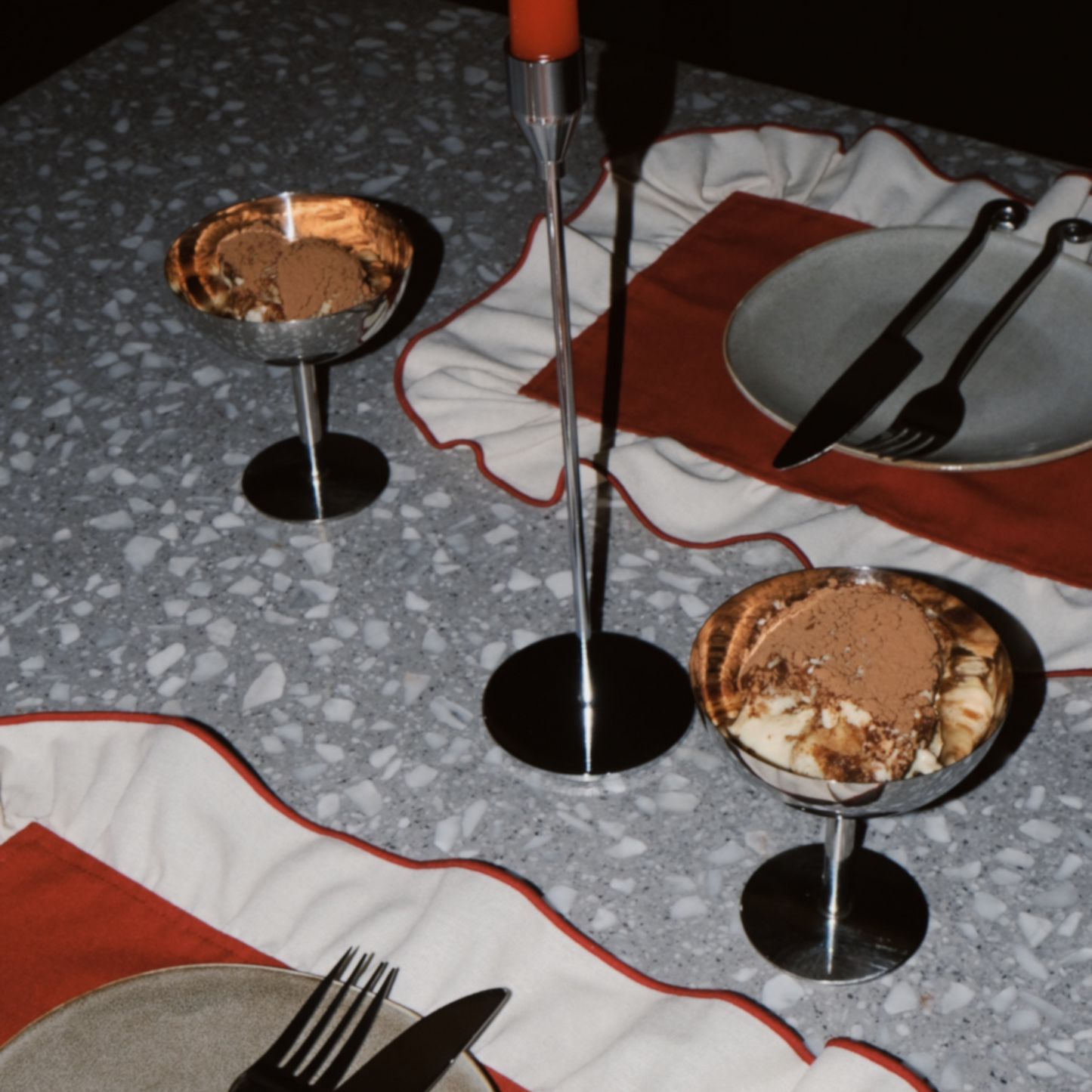 ruffled placemat red & cream