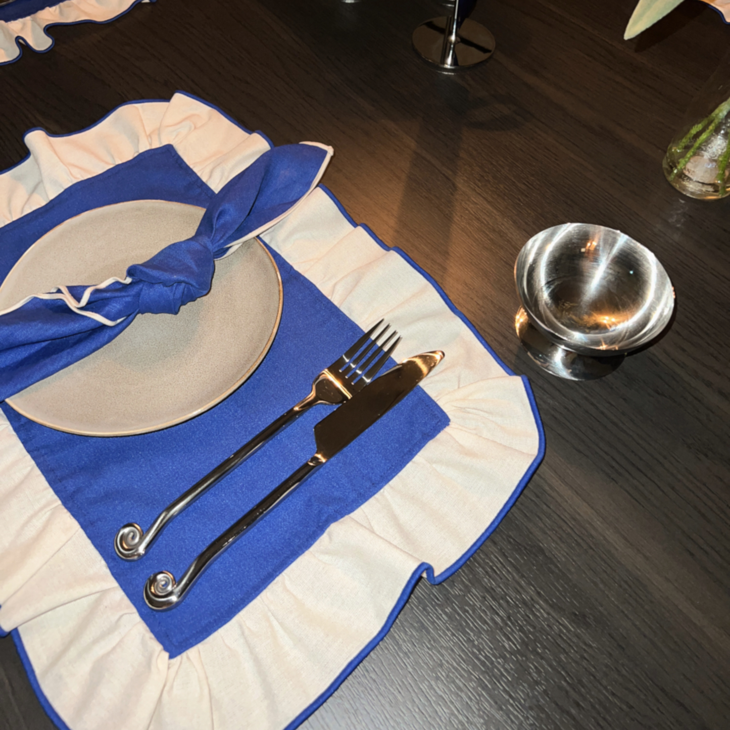 ruffled placemat royal blue & cream